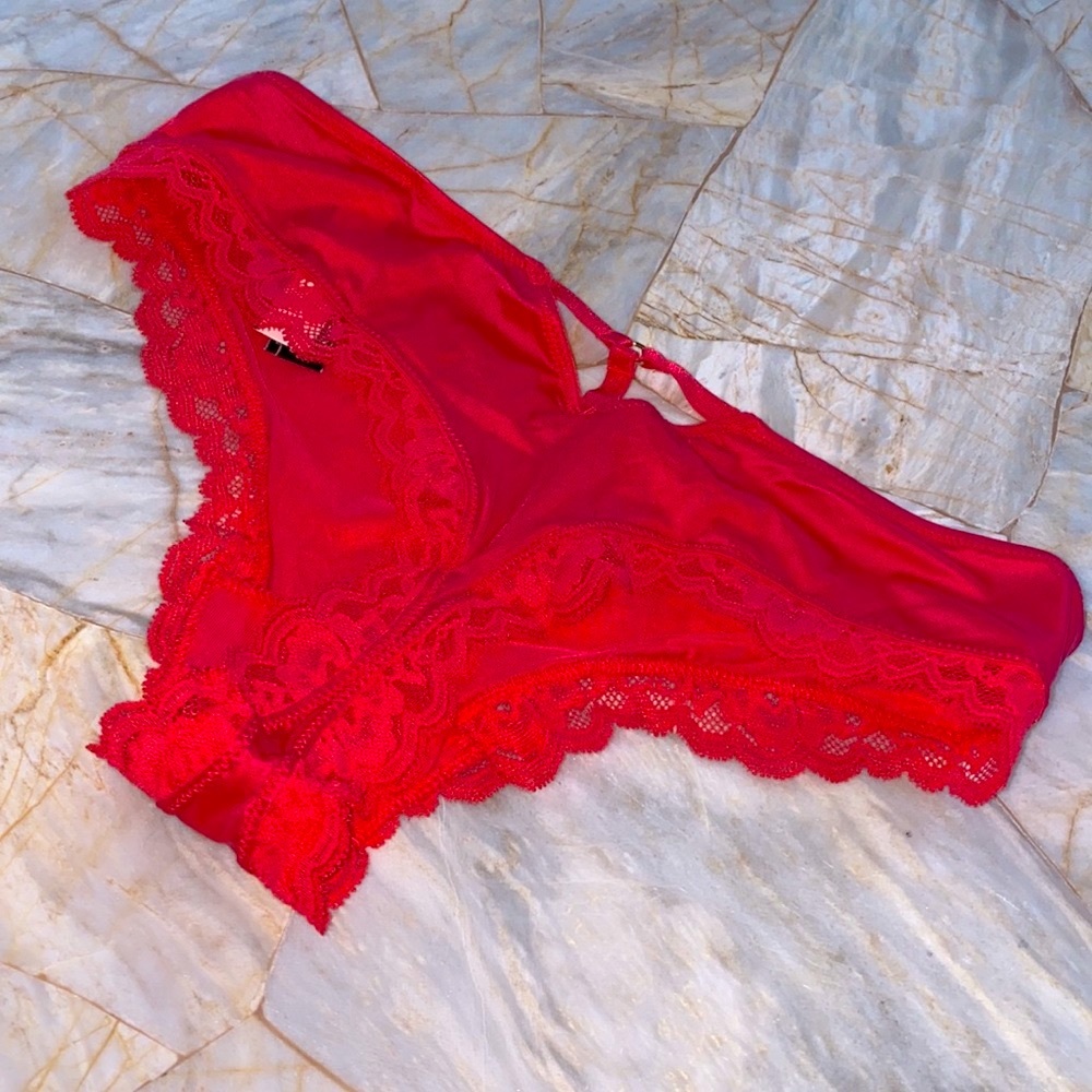 VS VERY SEXY Smooth Cutout Back Thong Panty Small Wild Strawberry
